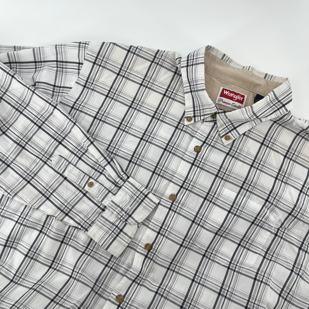 Wrangler Mens XL Long Sleeve Plaid Button Down Shirt Wrinkle Resist White Black